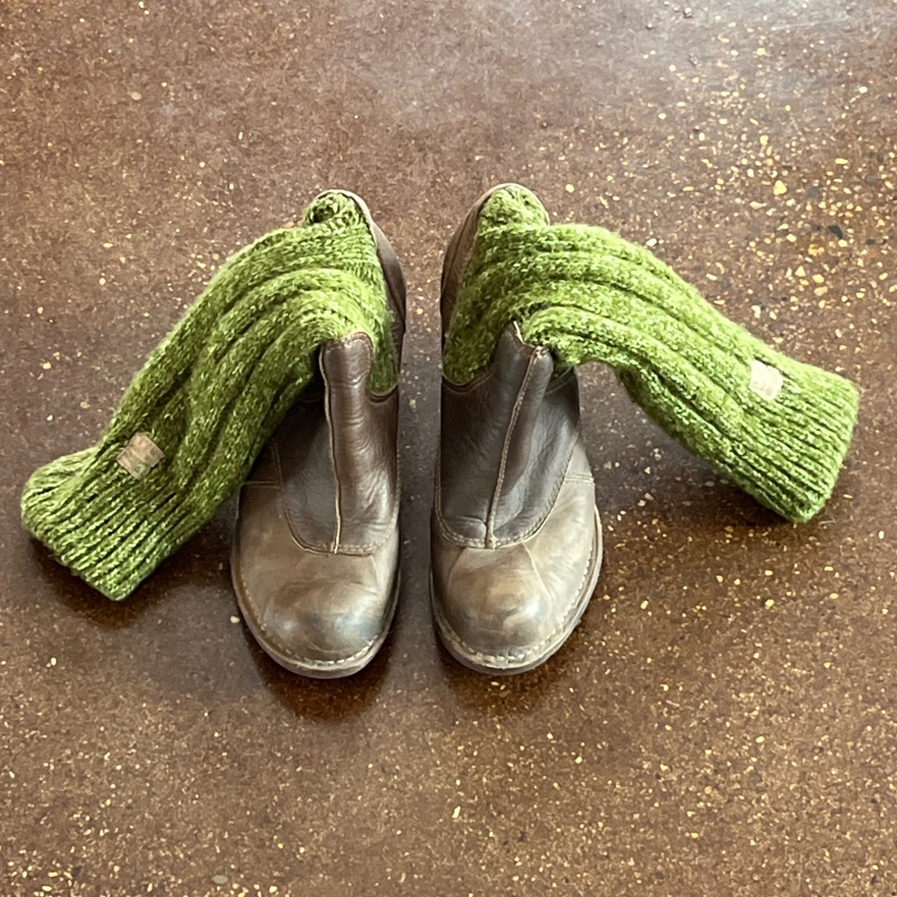 Leather ankle boots with a green knit shaft